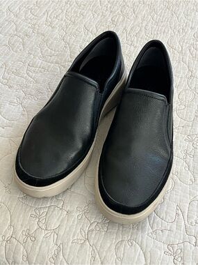 Vionic Kearny Black Slip-On Leather Sneakers with Cream platform Sole
